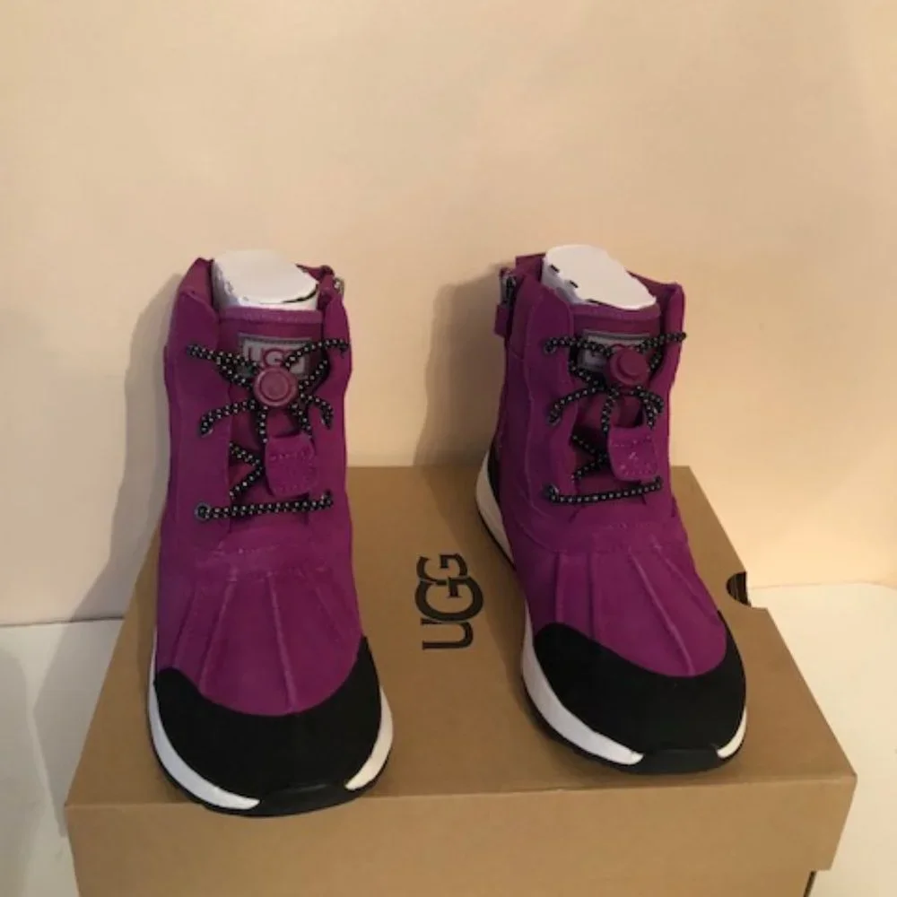Ugg Turlock Waterproof Leather Snow Boot. Size: 6